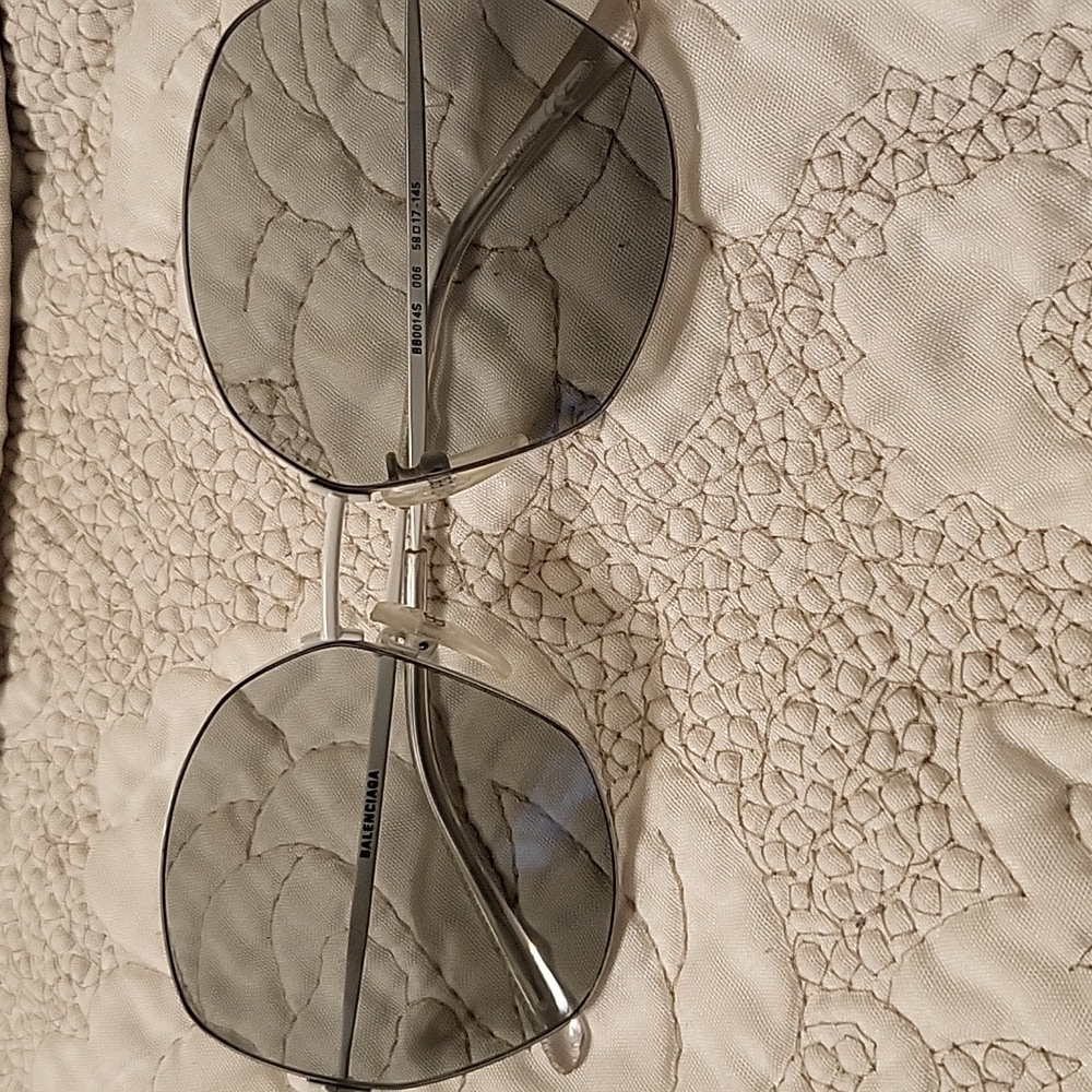 Balenciaga beautiful sunnies! Like new. - Picture 5 of 6